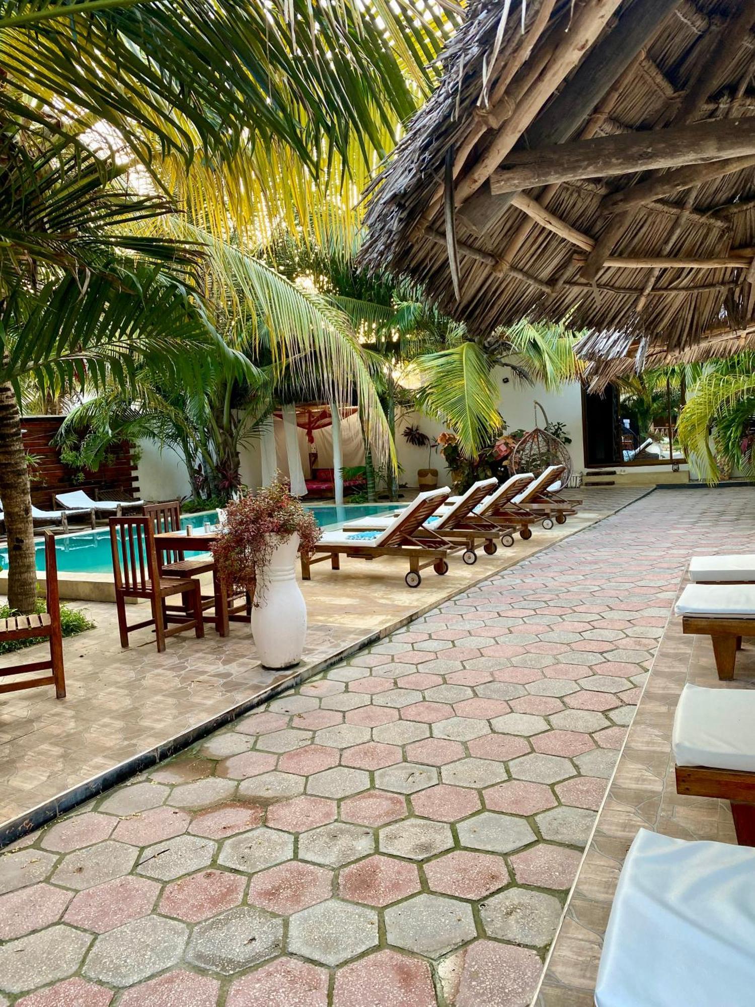 Cezere The Palm Hotel Paje Exterior photo